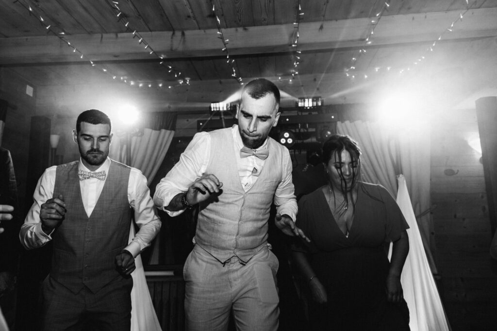 Soirée de mariage. Photographe mariage lyon beaujolais ain loire isere savoie.