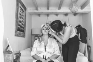 Séance photo préparatif. Photographe mariage lyon beaujolais ain loire isere savoie.