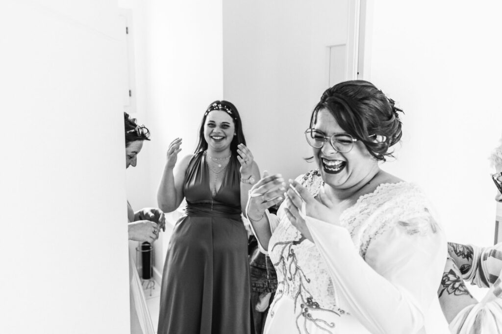 Séance photo préparatif. Photographe mariage lyon beaujolais ain loire isere savoie.